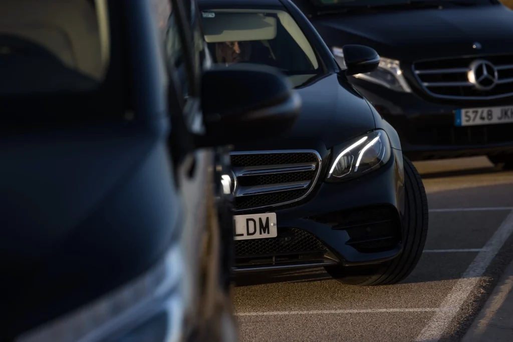 Foto detalle del faro del Mercedes de gama alta