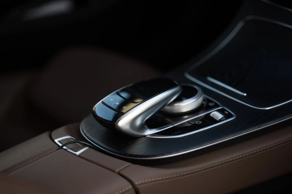 Foto detalle de la palanca de cambios Mercedes Gama Alta Procas