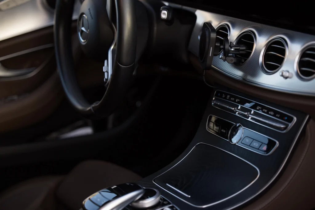 Foto detalle del salpicadero del Mercedes Gama Alta Procas