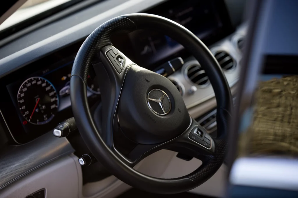 Foto del volante del Mercedes Gama Eecutive